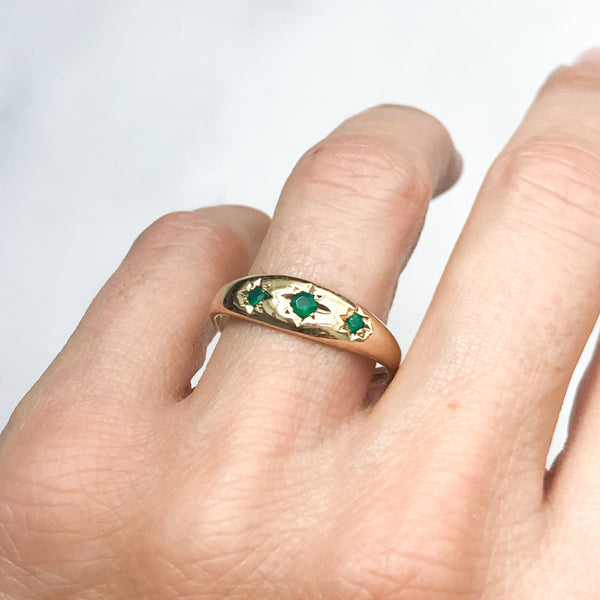 Alex vintage yellow gold and emerald gypsy ring